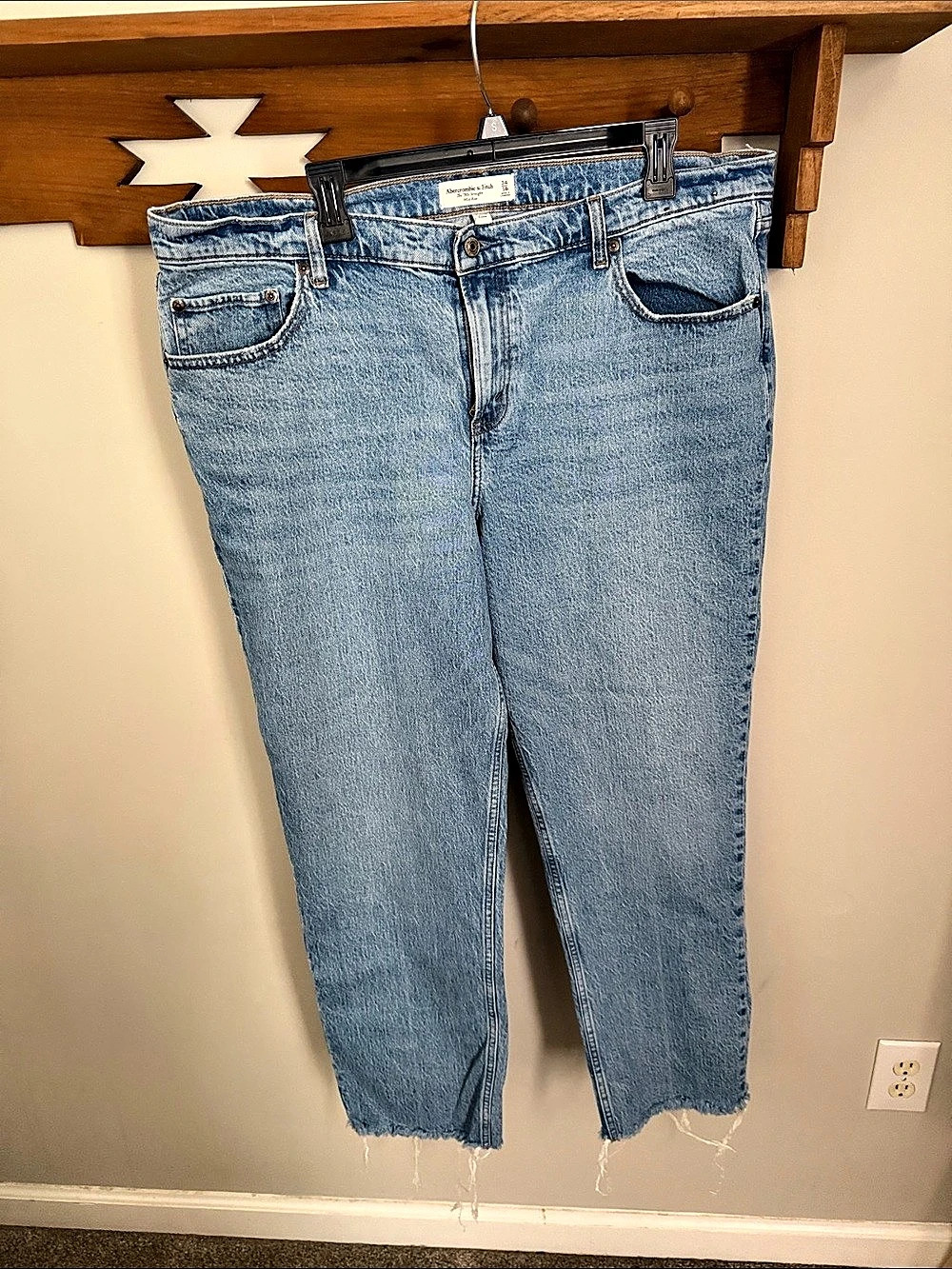 Abercrombie & Fitch The '90s Straight Mid Rise Curve Love Jean Blue Waist 34